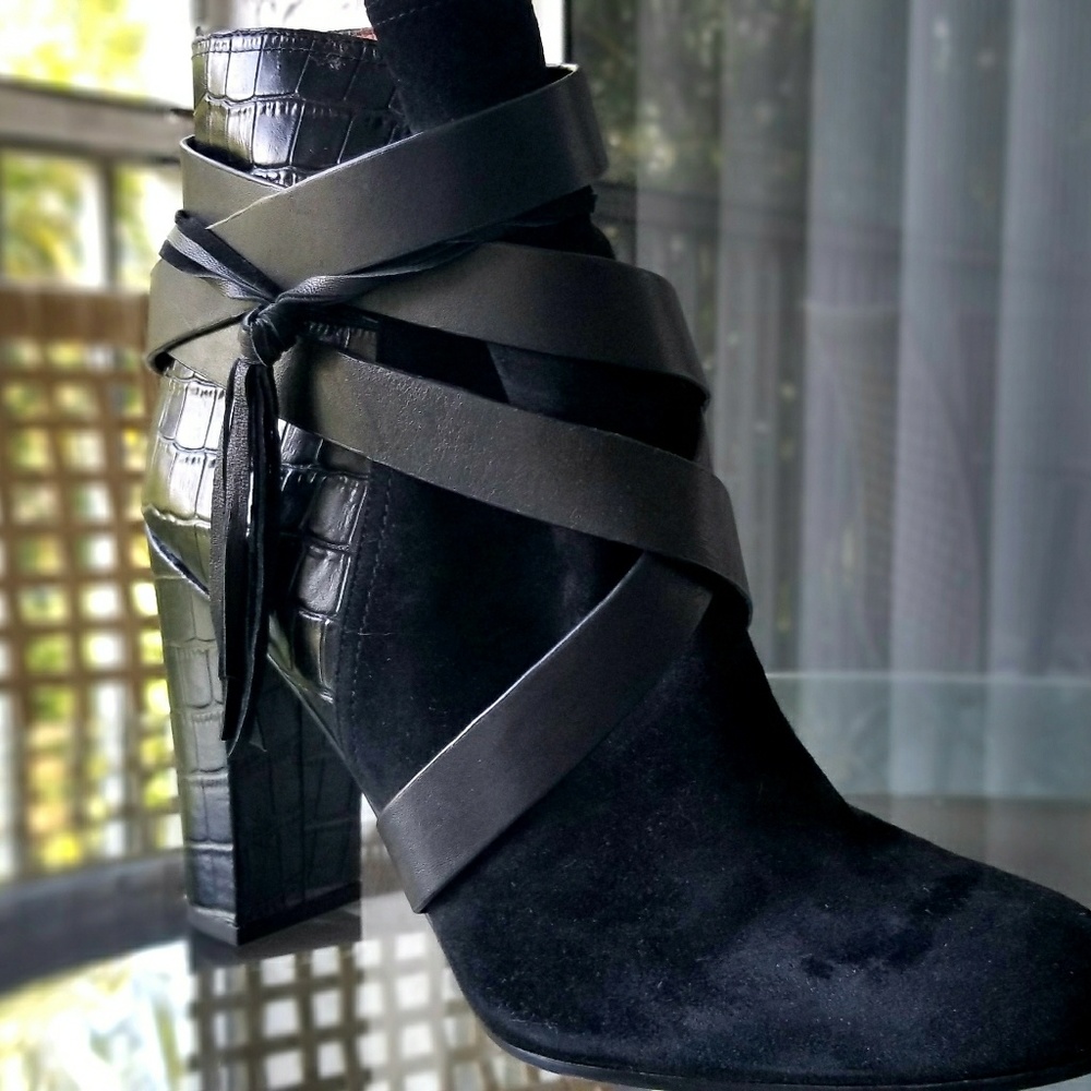 Gianni Bini ankle boots